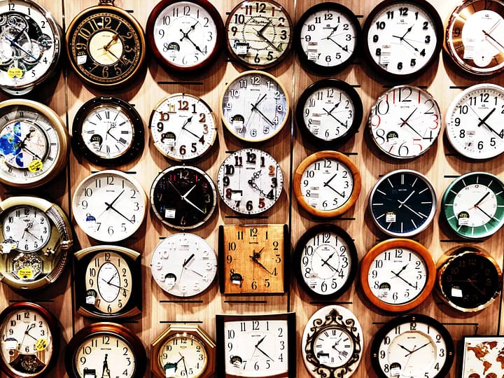 time-wall-of-clocks-time-time-management-clocks-wall-clocks-synchronized-timing-timing-timeless-seize_t20_NGOlR7